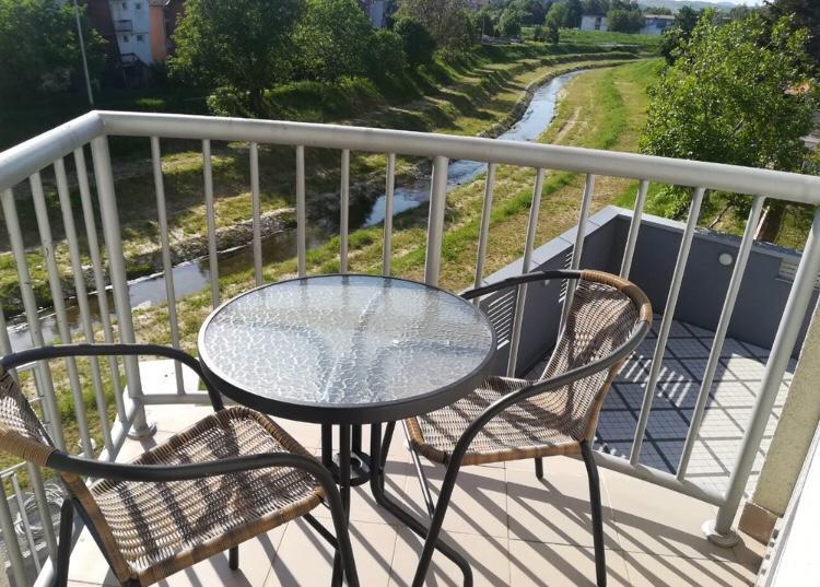 Holiday Wing Apartment 2 Jagodina Eksteriør billede